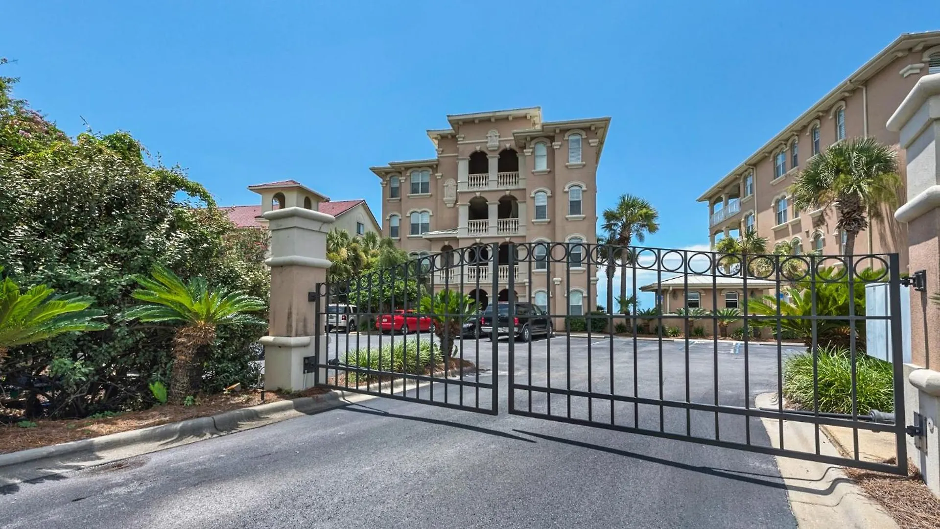 Monterey Condos B202 بنما سيتي بيتش 0*,